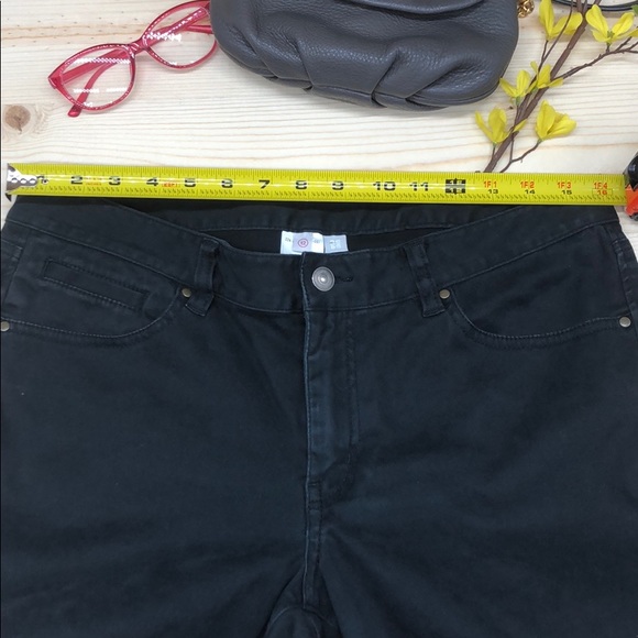 SOLD! UNIQLO Vintage Flare Jeans. Like New. - Picture 4 of 8